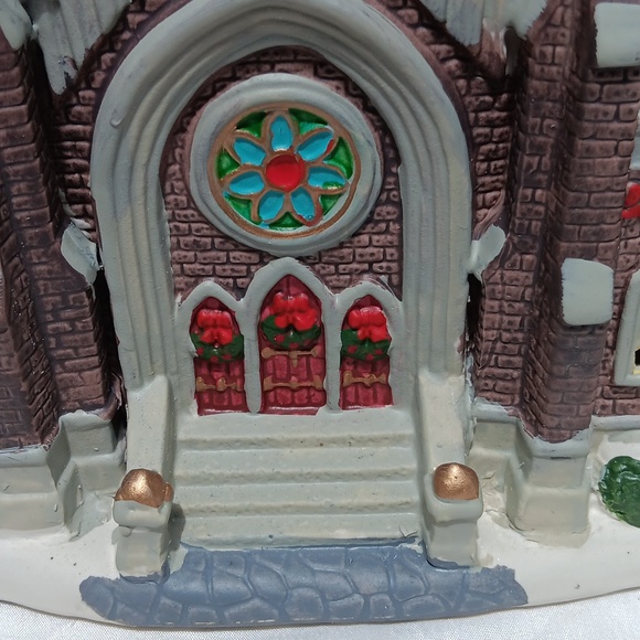 HOLIDAY TIME VILLAGE CATHEDRAL LIGHTED HOUSE - Picture 2 of 12